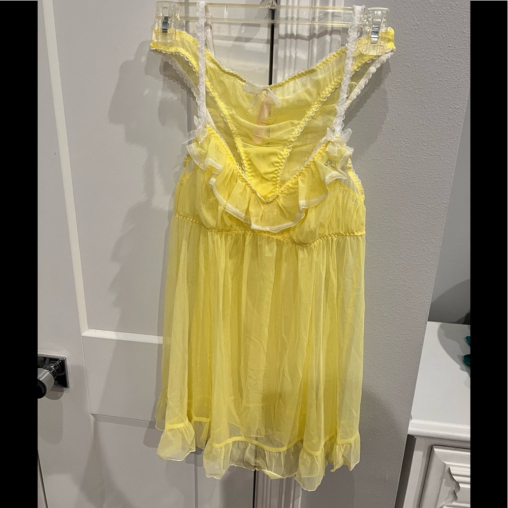 Retro Victoria Secret yellow sheer babydoll negligee is a size medium.